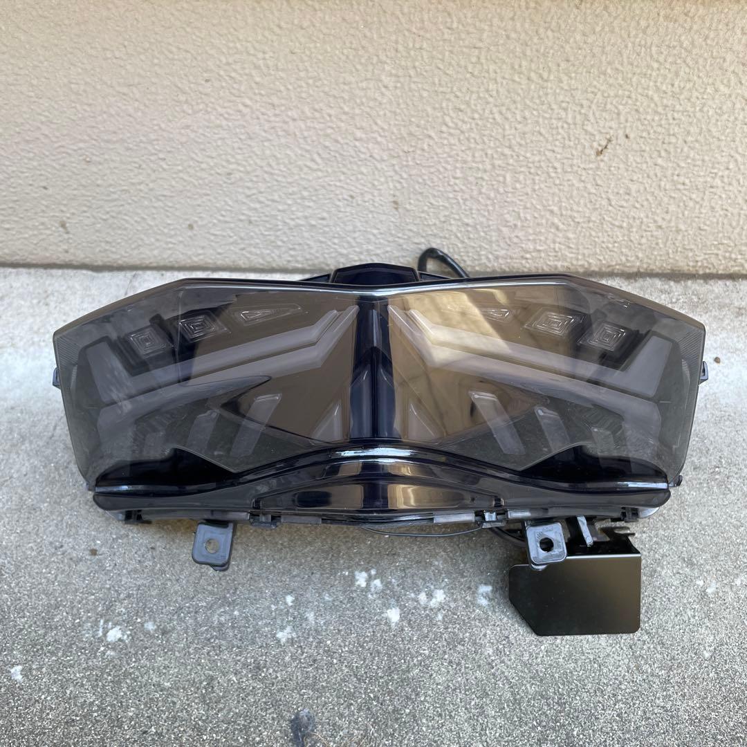 シグナスx 4型(SEA5J)テール 純正テールレンズに合わせて貼り付けるだけ!! ダークスモークテール