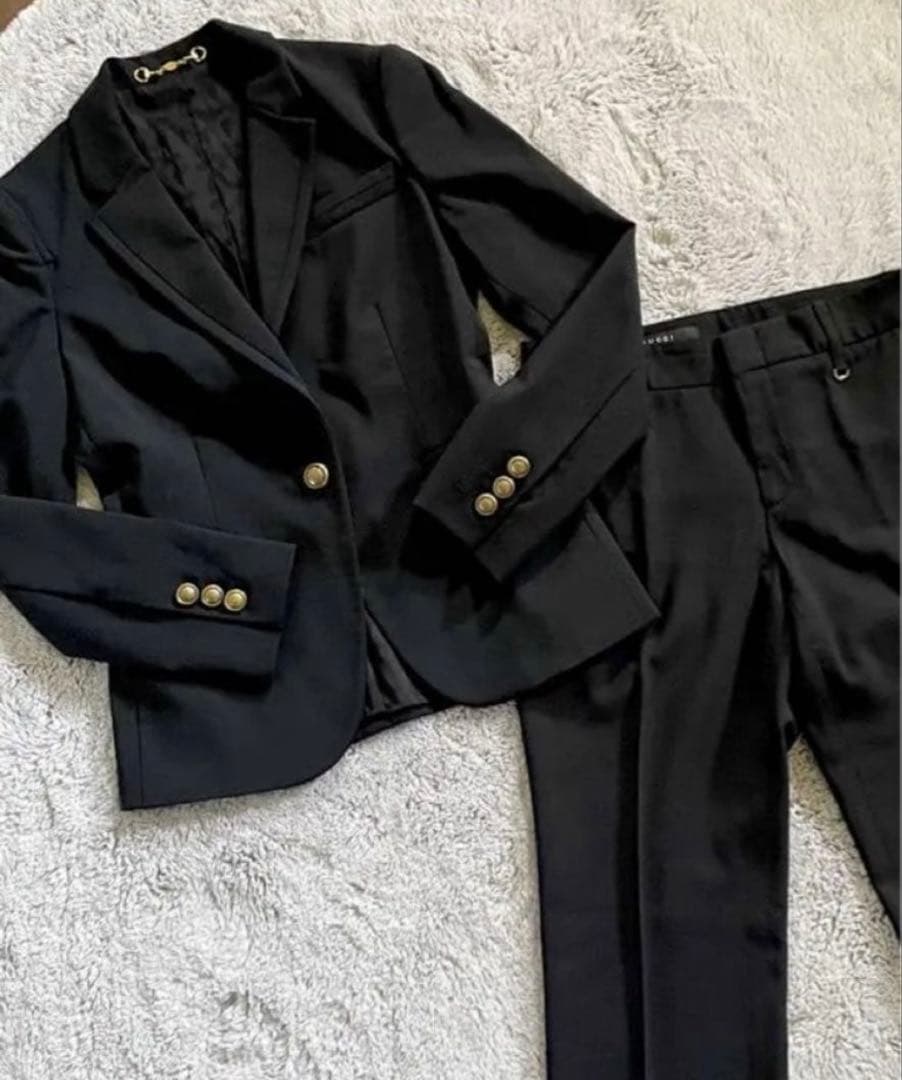 GUCCI レディーススーツ　セット　ブラック GUCCI - 美品 グッチ GUCCI セットアップ パンツスーツ ウール