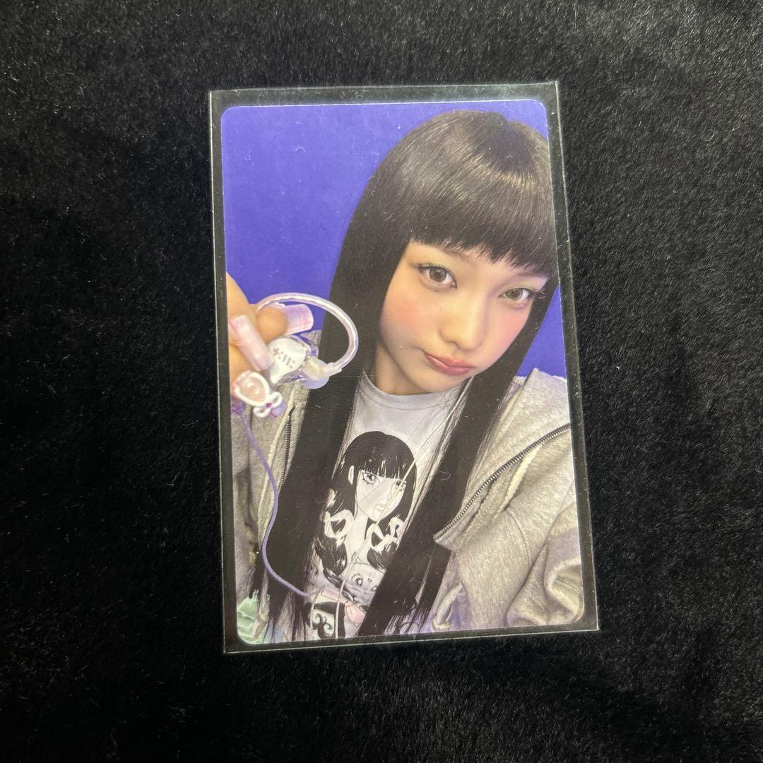 ILLIT イロハ bomb イヤモニ トレカ Merch ver. 限定トレカ - メルカリ