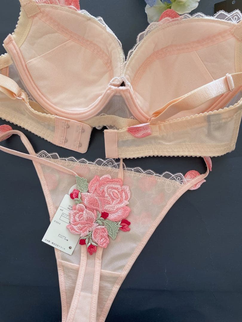 サルート D65/M 3点セット 82G オーブ 朝露に濡れた薔薇 - メルカリ