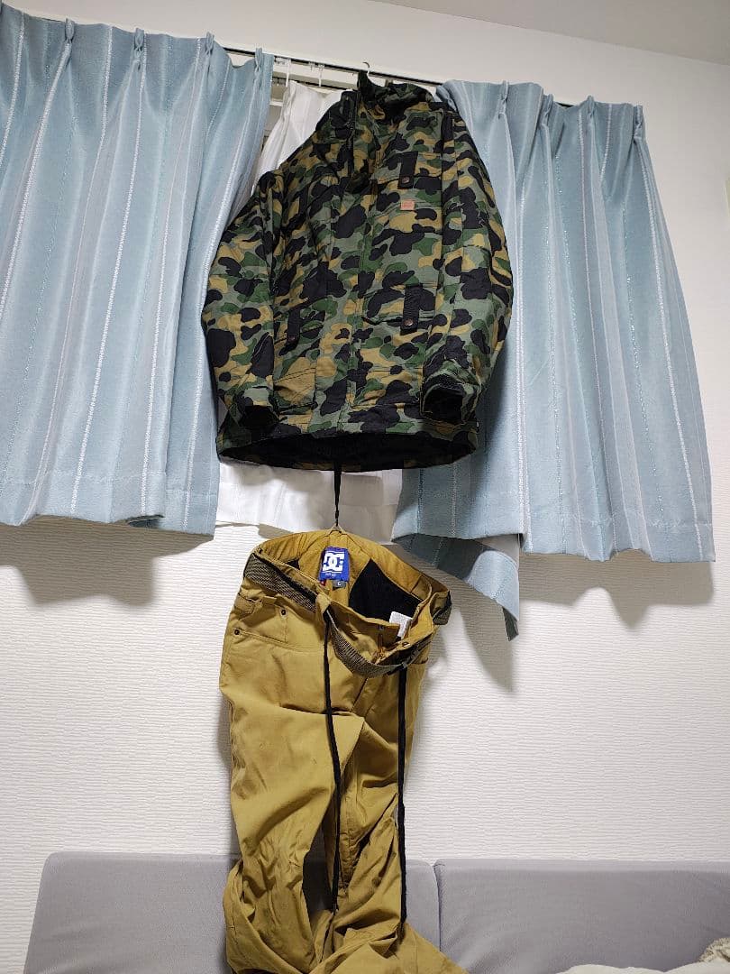 DC　スノボウェア　美品　 M-M-M 迷彩ジャケットとパンツ