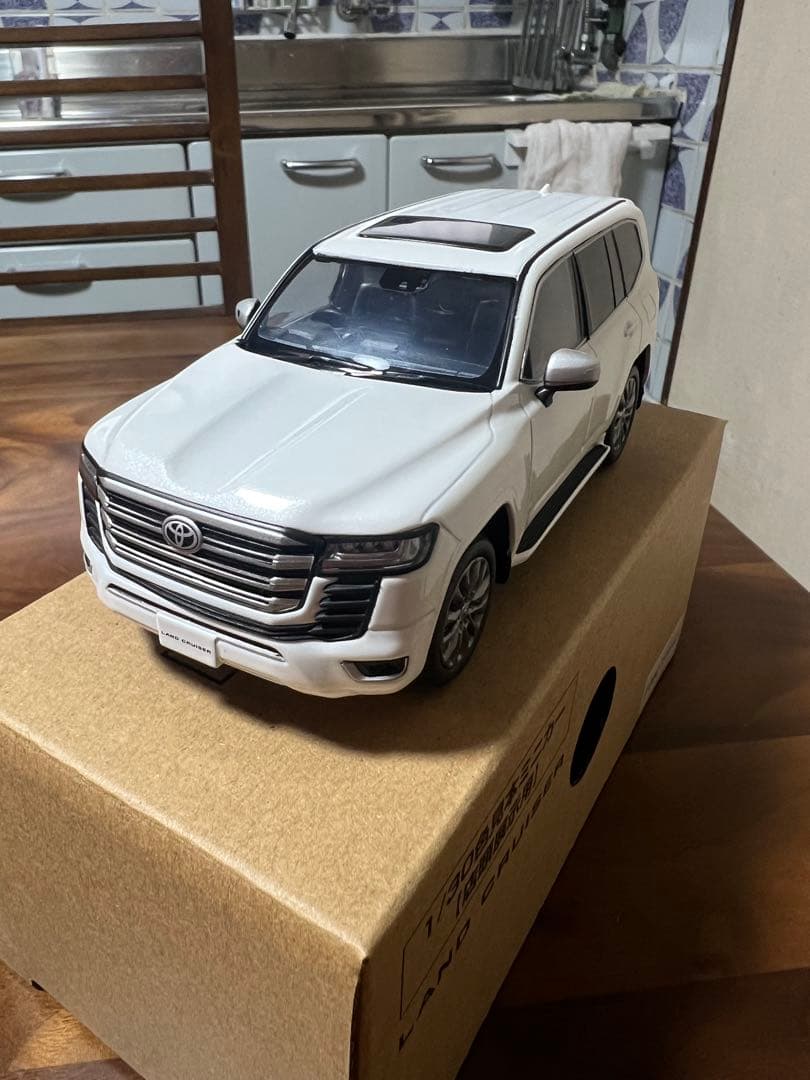 【非売品】トヨタ ランドクルーザー 1/130スケール ホワイト