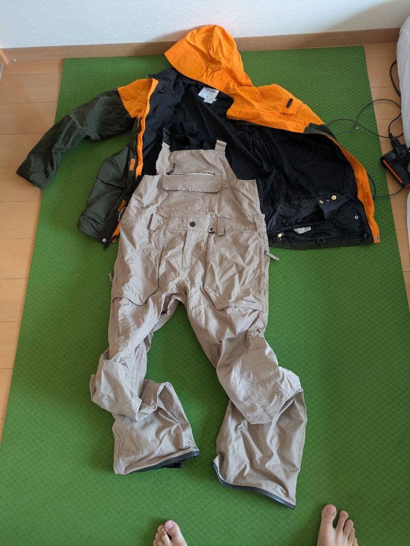 VOLCOM スノーボードウェア セットアップ+グローブ等おまけつき