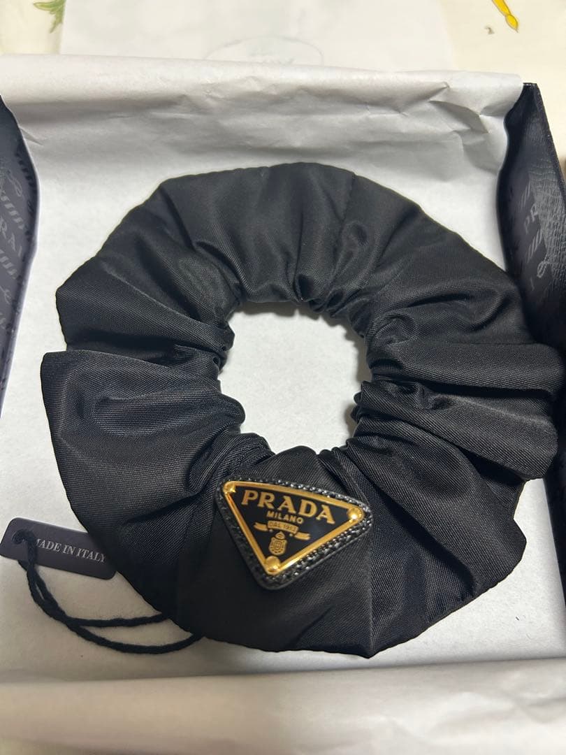 27日23時まで値下げ　新品未使用『PRADA』シュシュ　ブラック