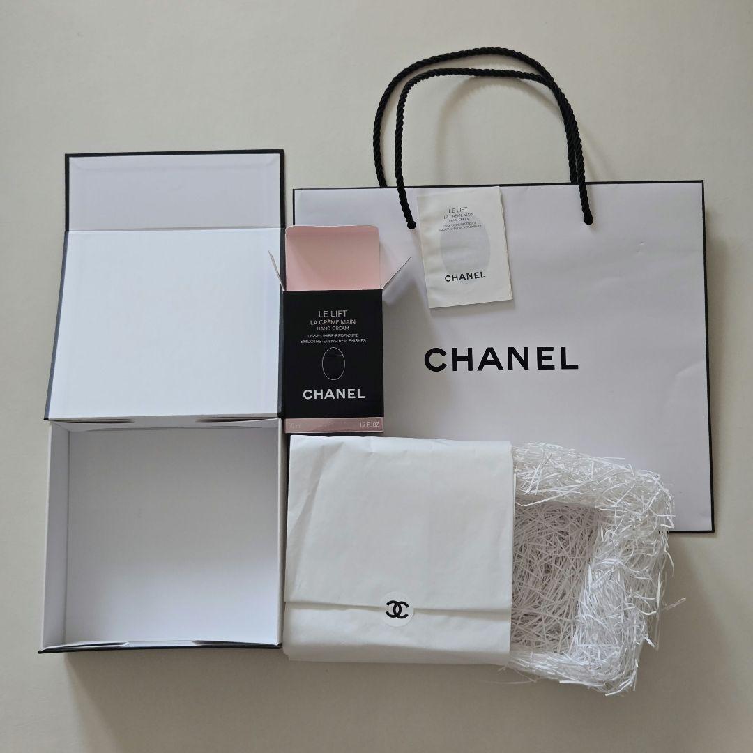CHANEL ギフトボックス 空箱 ショッパー 薄紙・シール付き - メルカリ
