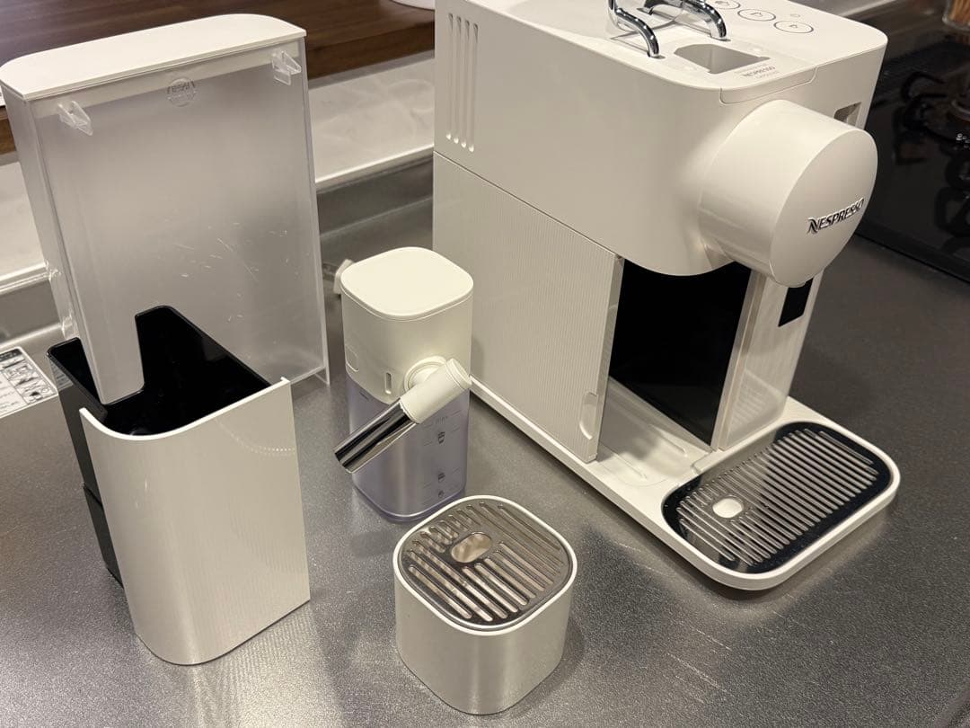 ネスプレッソ カプセル式コーヒーメーカー ラティシマ F121-WH-W