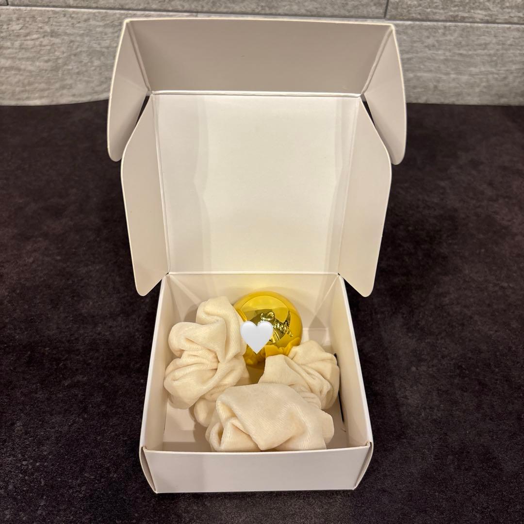 LOEM TOKYO ロエムトウキョウ ホワイト moon シュシュ - メルカリ