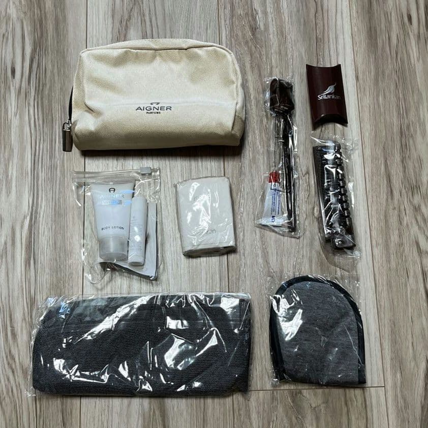 AIGNER アメニティ ポーチ スリランカ航空 ビジネスクラス 機内 - メルカリ