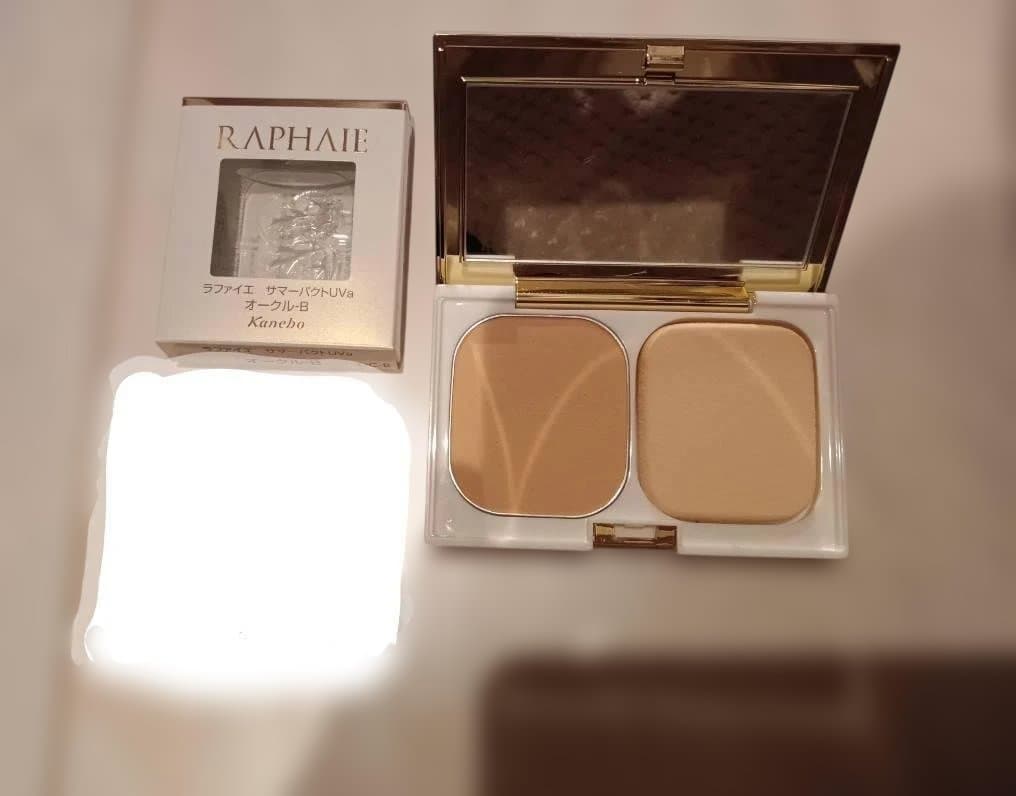 カネボウ　ファンデーションケースとファンデーション