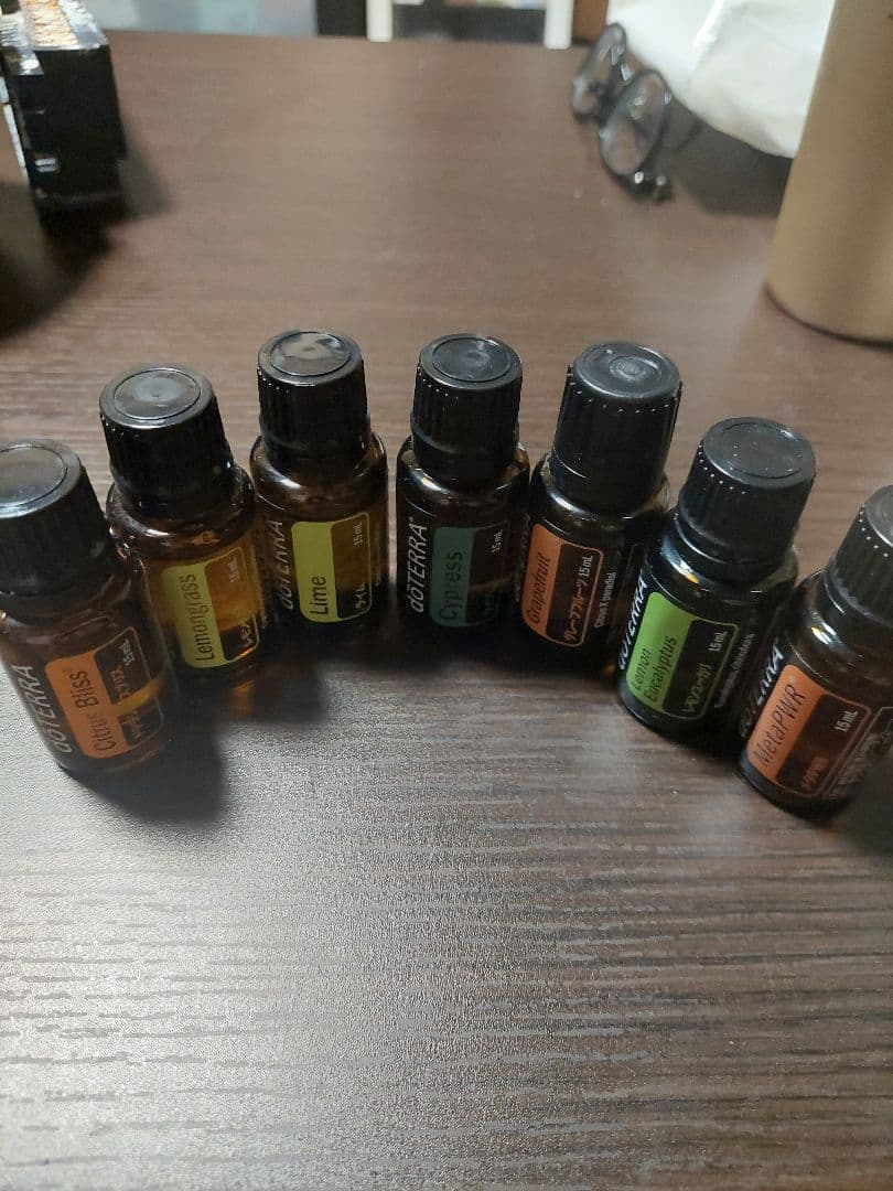 24時間限定値下げ　doTERRA エッセンシャルオイル セット２4本おまけつき doTERRA（ドテラ） エッセンシャルオイル 精油 ラベンダー レモン