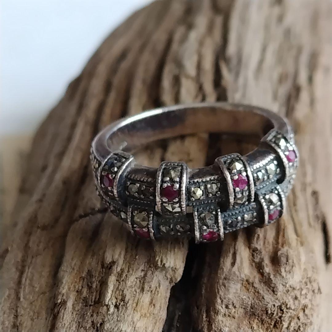 英国ヴィンテージ 925シルバーリング 15.5号 マーカサイト 深紅のストーン