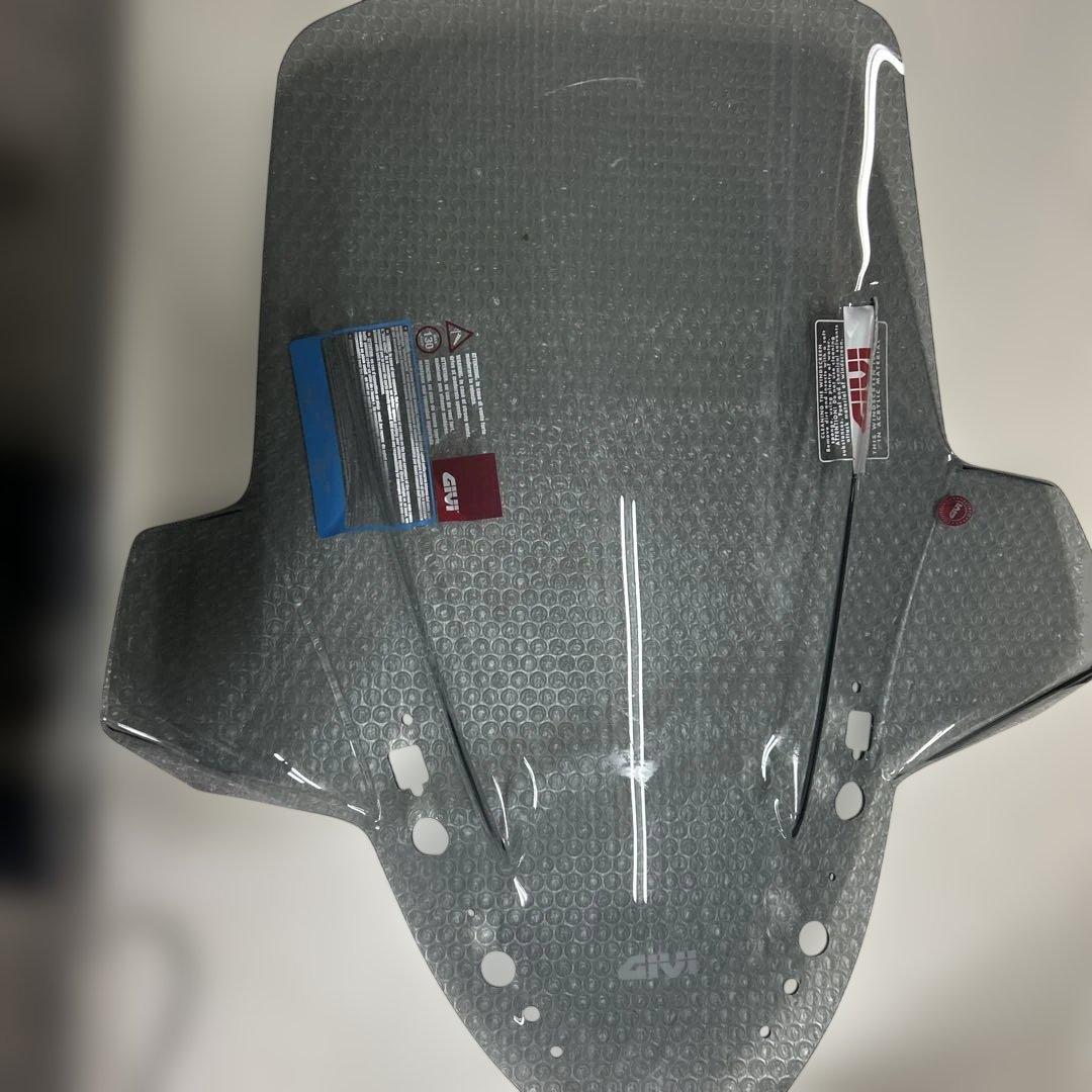 GIVI XMAX用　高級スクリーン GIVI（ジビ） GIVI D2167S スモークスクリーン｜YAMAHA XMAX 300