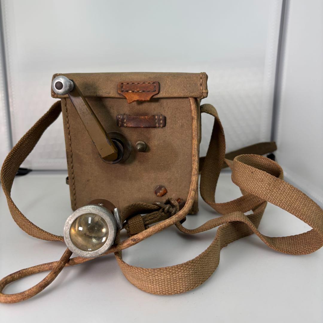 旧日本陸軍 手廻し 手動懐中電灯 ゼンマイ巻 照明 ランプ