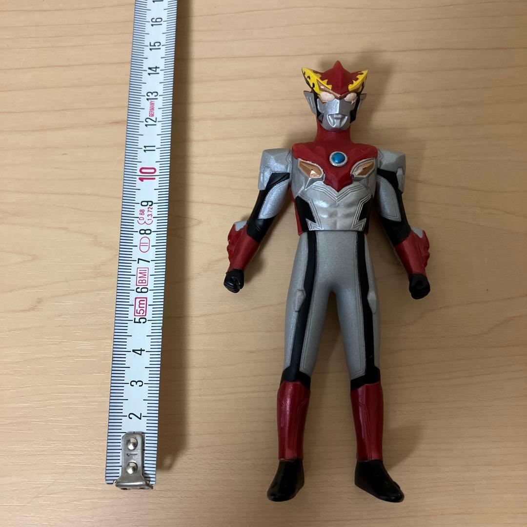 ウルトラマンソフビ18体まとめ売り - メルカリ