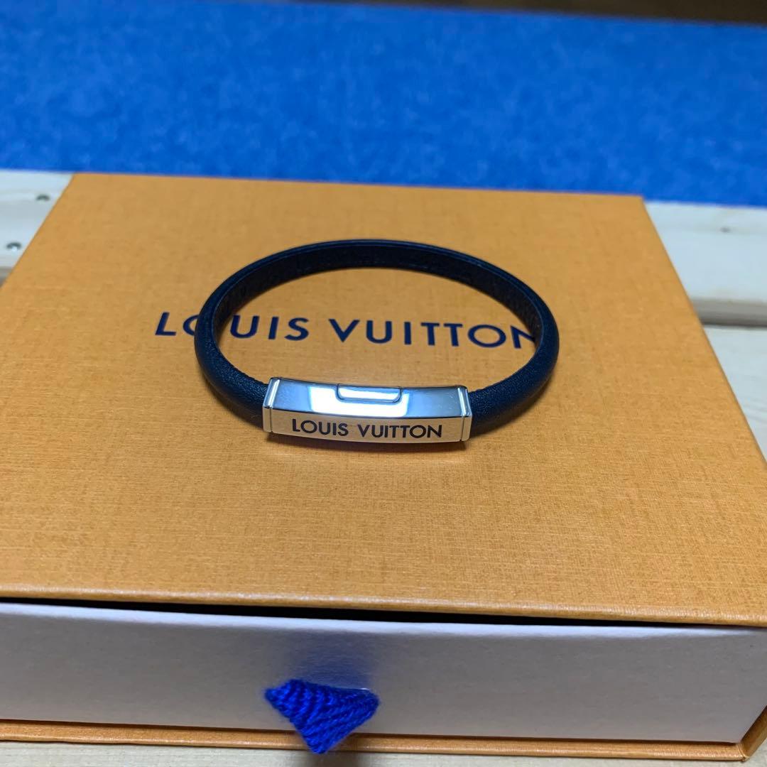 LOUIS VUITTON 黒 レザーブレスレット