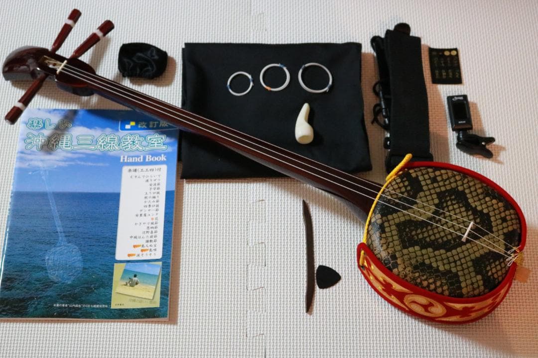 沖縄三線セット（人工皮張り）教本と初心者に必要なお得な付属品付