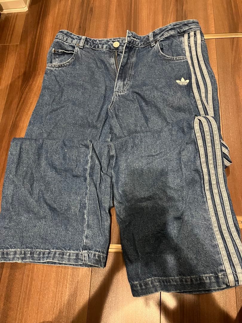 adidas ブルーワイドレッグデニム - メルカリ