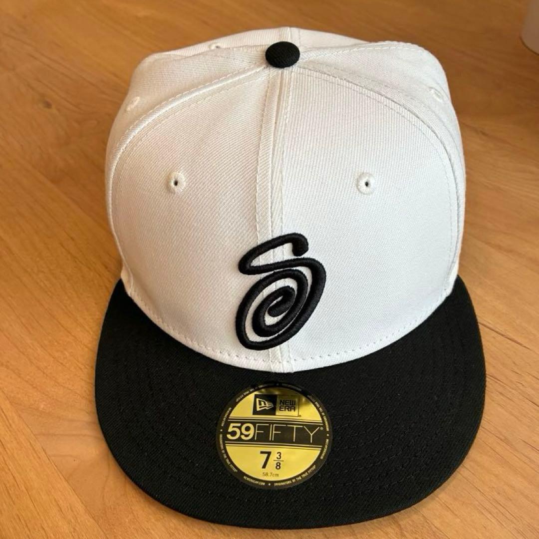 STUSSY NEW ERA コラボキャップ　ホワイト STUSSY（ステューシー） ×NEW ERA CURLY S LOGO 59FIFTY CAP