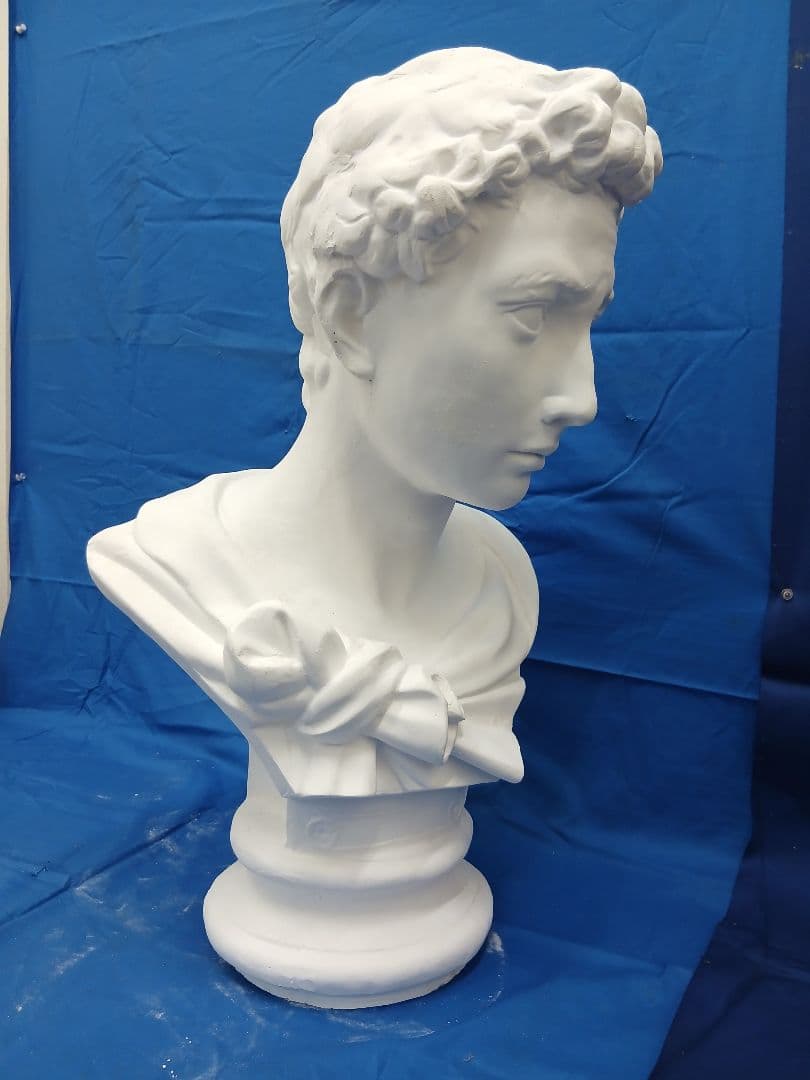 ジョルジョ首像。高さ６０cm