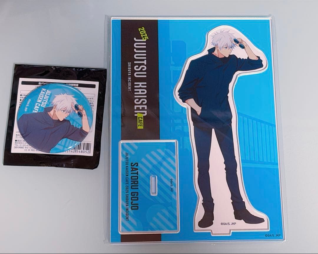 呪術廻戦 カフェ 五条悟 アクリルスタンド 缶バッジ - メルカリ