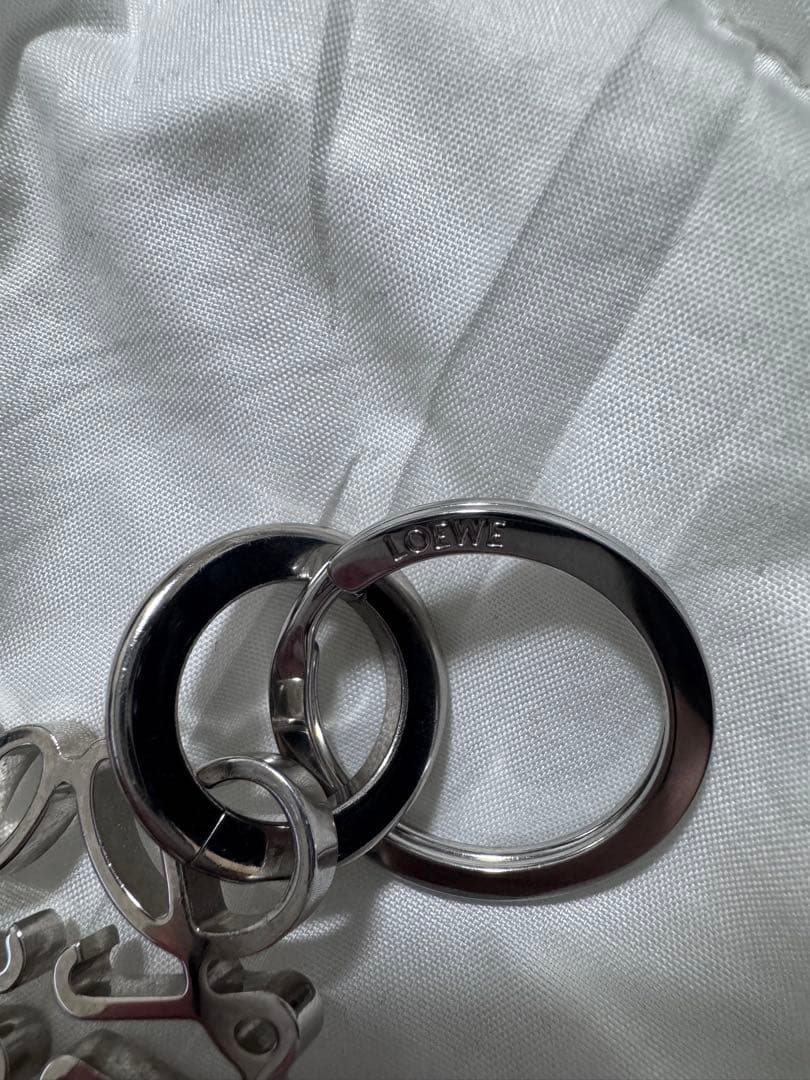 ロエベ キーリング キーホルダー シルバー - メルカリ