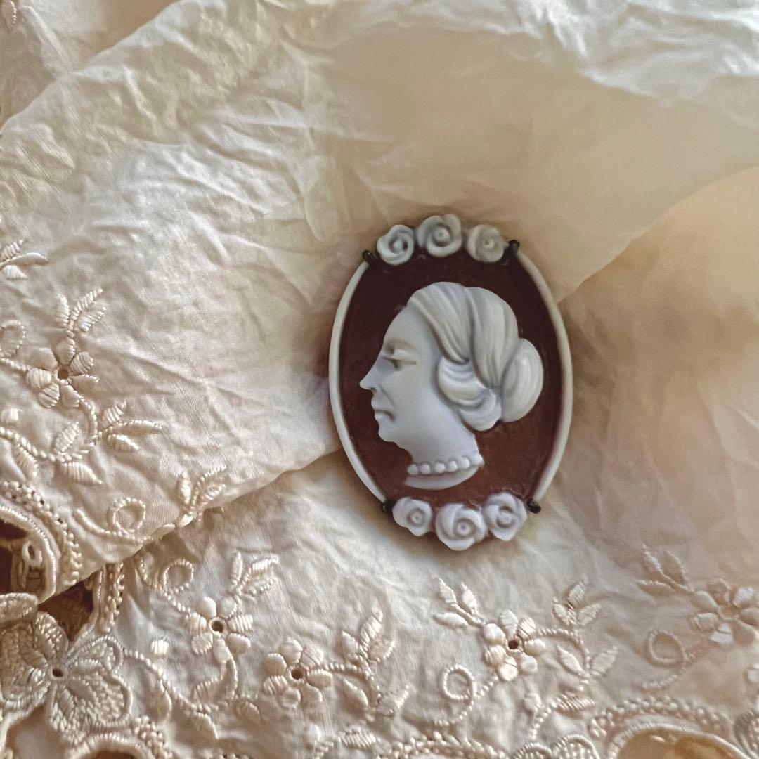 Lisette カメオ　ご婦人のブローチ　ITARY 楽天市場】大きなカメオ ブローチ ネックレス 18金枠 美しいお花の図柄