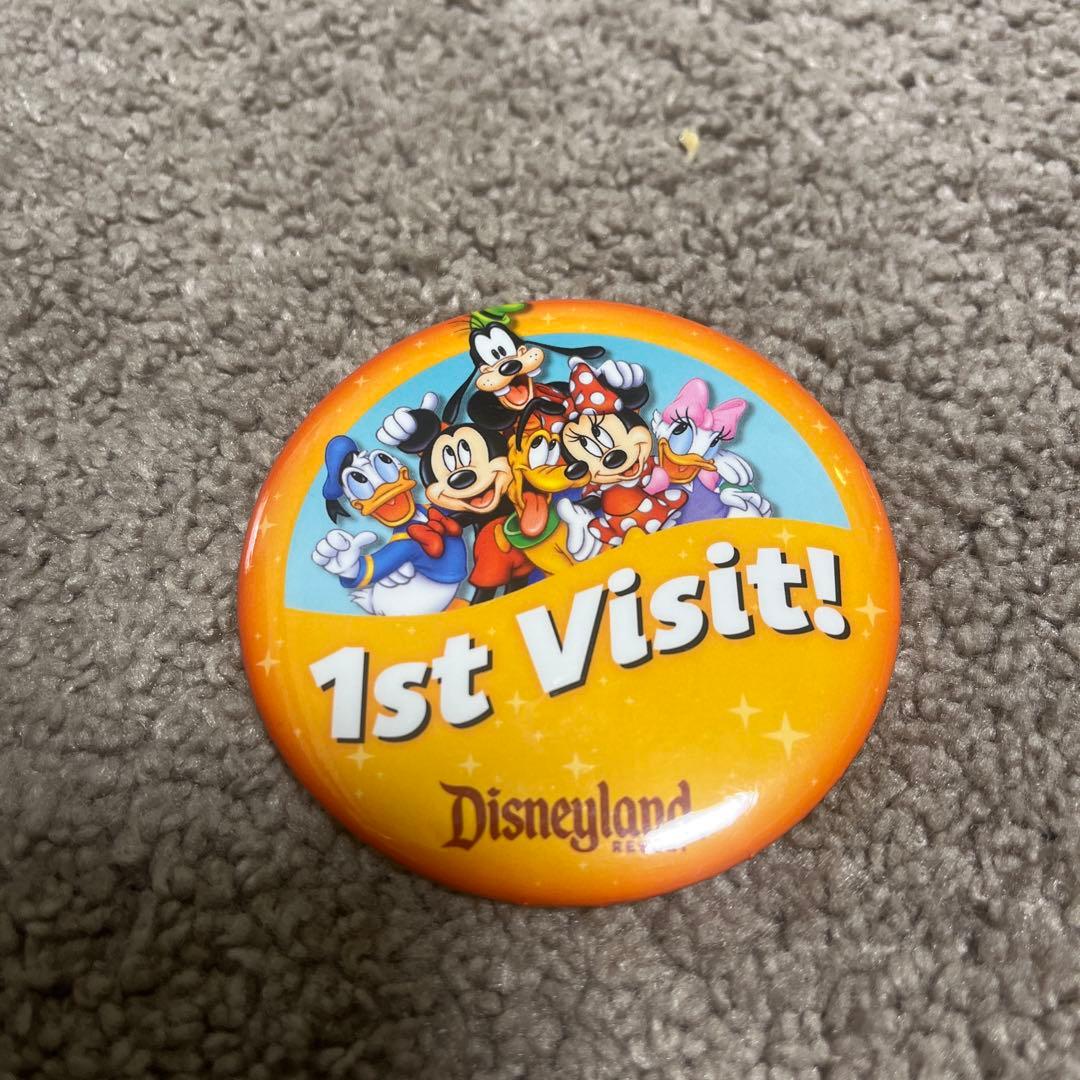 カリフォルニアディズニー ファーストビジット缶バッジ - メルカリ