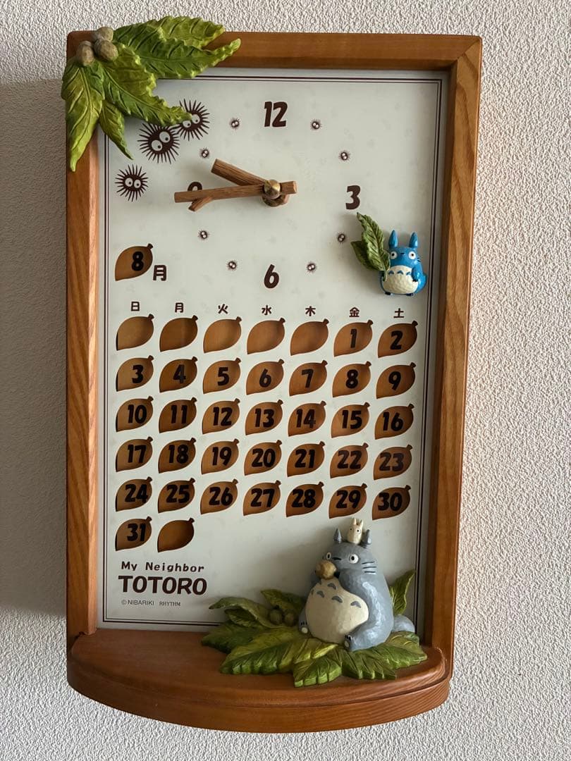 【時計動きます】ジブリ　となりのトトロ　万年カレンダー掛け時計兼置き時計 掛け時計 となりのトトロからくり時計 こだわりの天然木製[SH-11