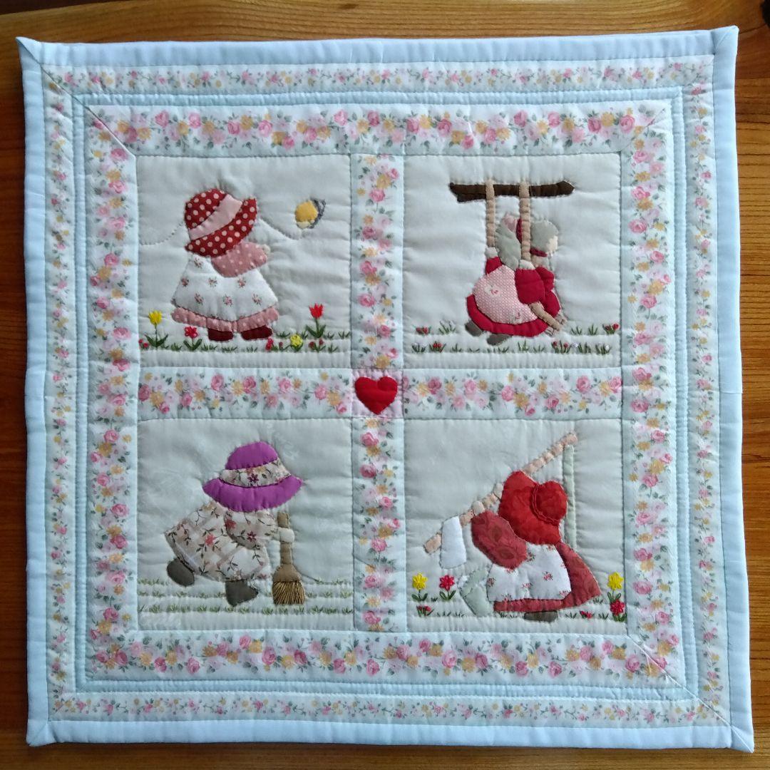 スーちゃんのタペストリー アップリケキルト パッチワークタペストリー