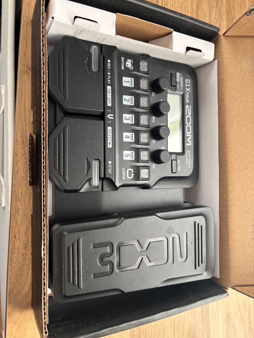 ZOOM G1X FOUR ギターエフェクター