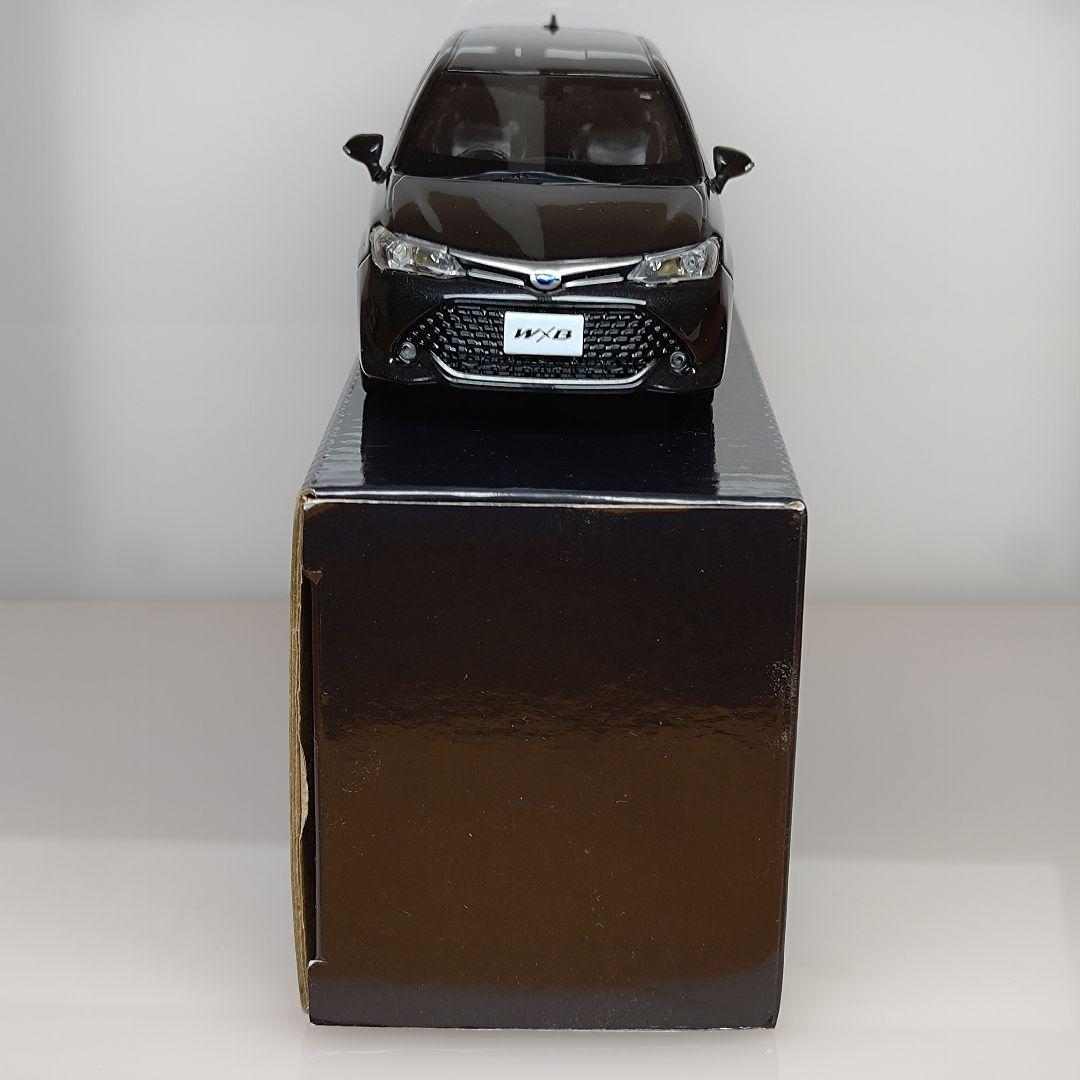 トヨタ カローラフィールダー カラーサンプル クールボルドーガラス