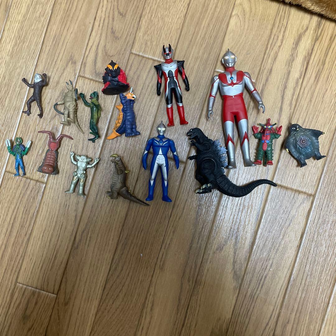 ウルトラ怪獣ソフビ まとめ売り - メルカリ