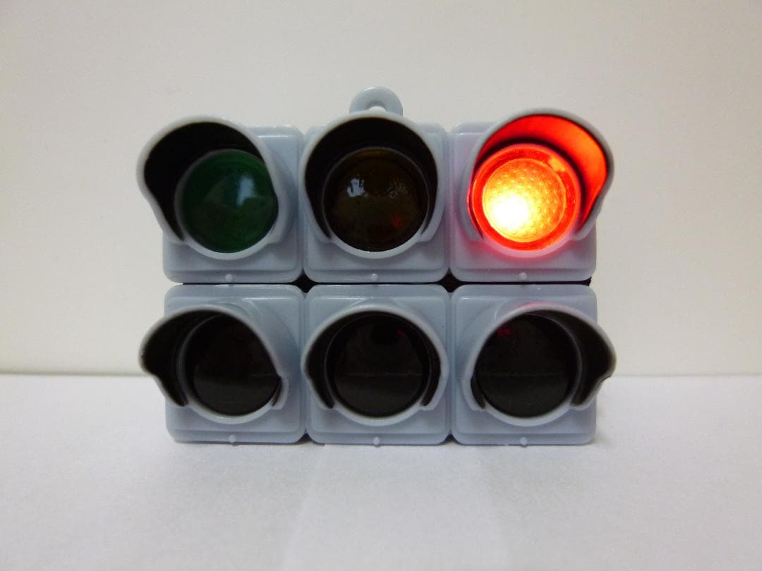 KR6様専用】本物志向改造 信号機ガチャ（青色矢印3灯 標準色） - メルカリ