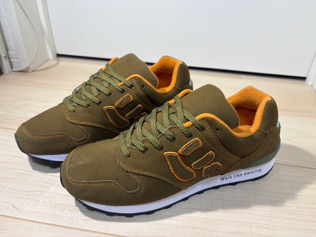 F*ん様 にゅ　スニーカー　27cm 新品　SANGACIO 定価25000円