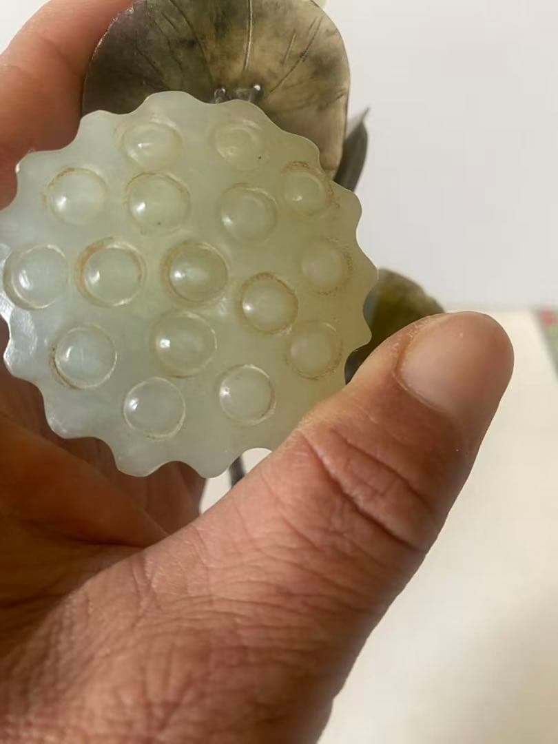 中国美術 天然石和田玉彫刻 装飾彫刻 蓮の果実 置物 時代物