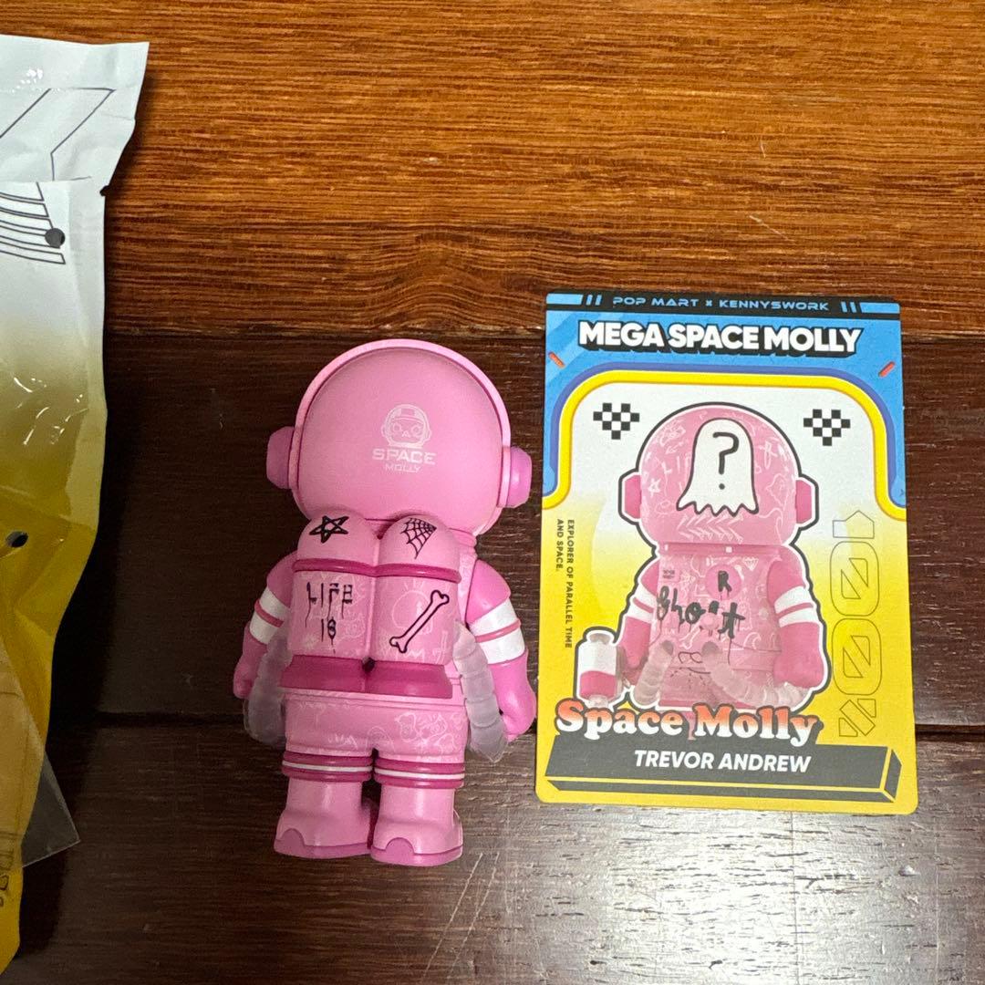 Mega Space Molly 100%シリーズ4 Trevor Andrew - メルカリ