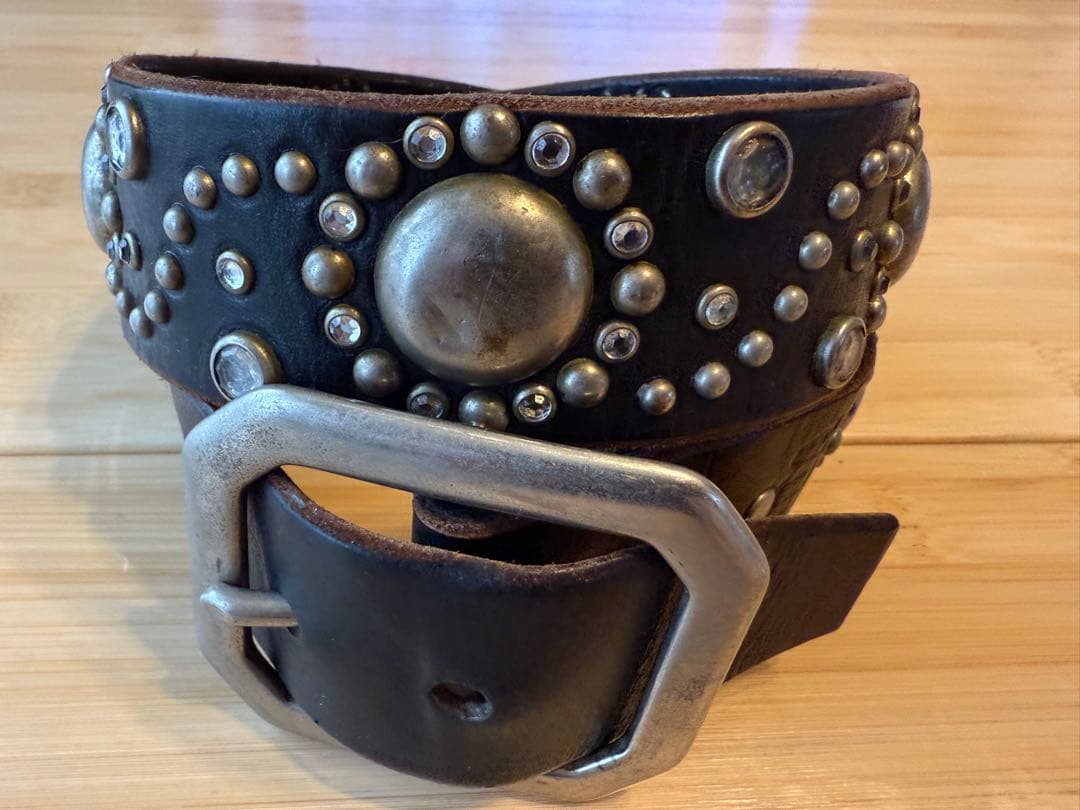 ⭐️DOA⭐️フラワーニッケルスタッズ⭐️クリアストーン⭐️ブラックレザー(茶芯)⭐️32