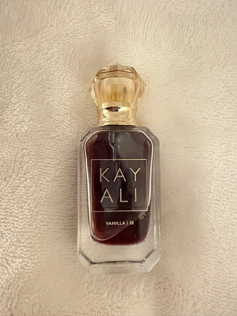 KAYALI VANILLA 28 香水 - メルカリ