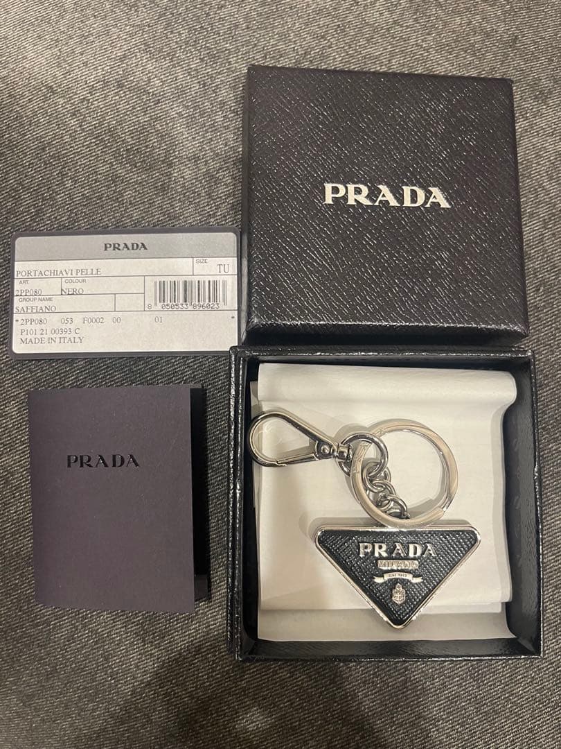 PRADA サフィアーノ キーリング トライアングル ☆送料関税込☆PRADA サフィアーノ トライアングル キーリング (PRADA