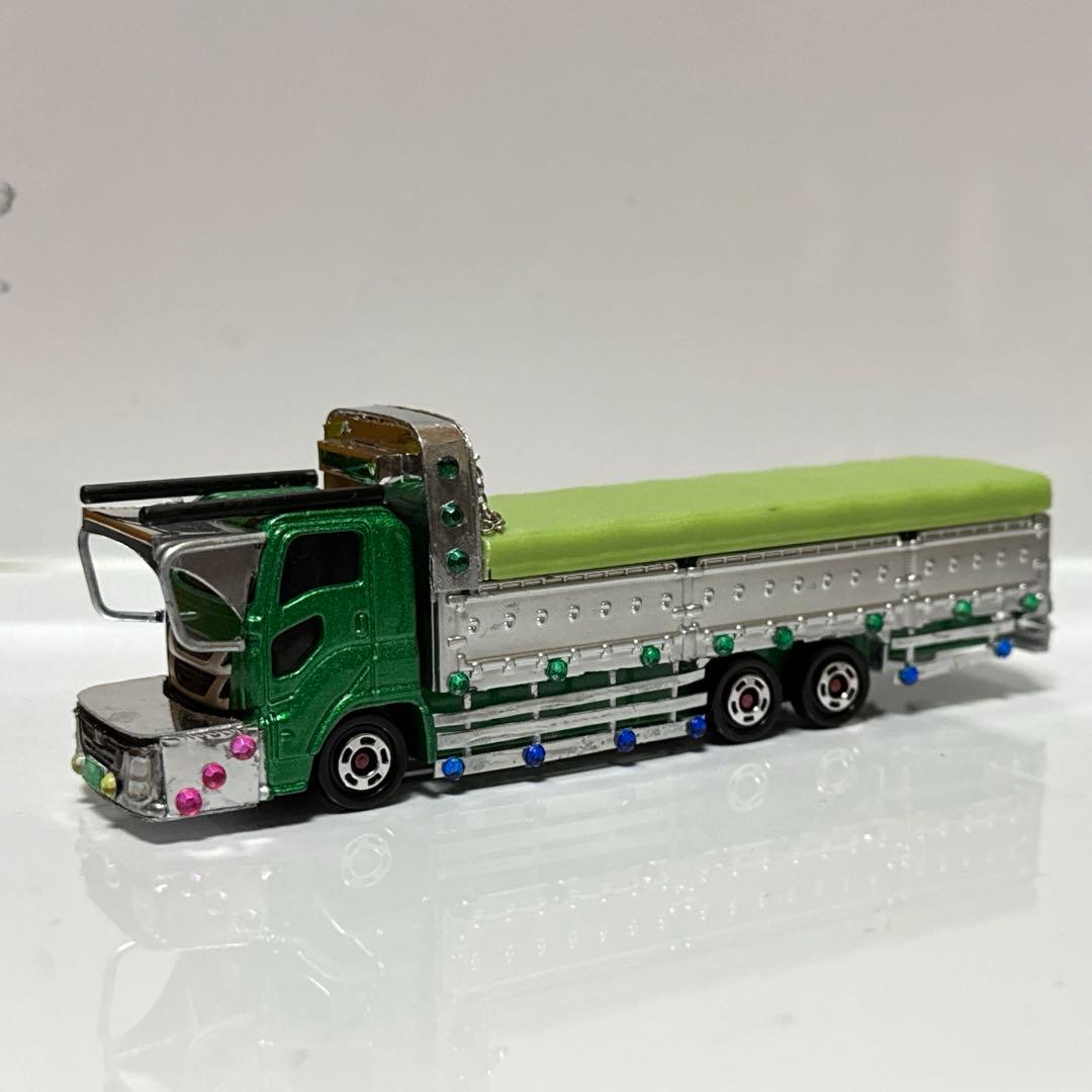 トミカ改造 いすゞ ギガ 平ボディ デコトラ - メルカリ