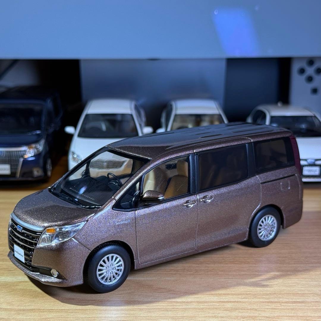 非売品】トヨタ ノア カラーサンプルミニカー 1/30 極美品 カローラ店