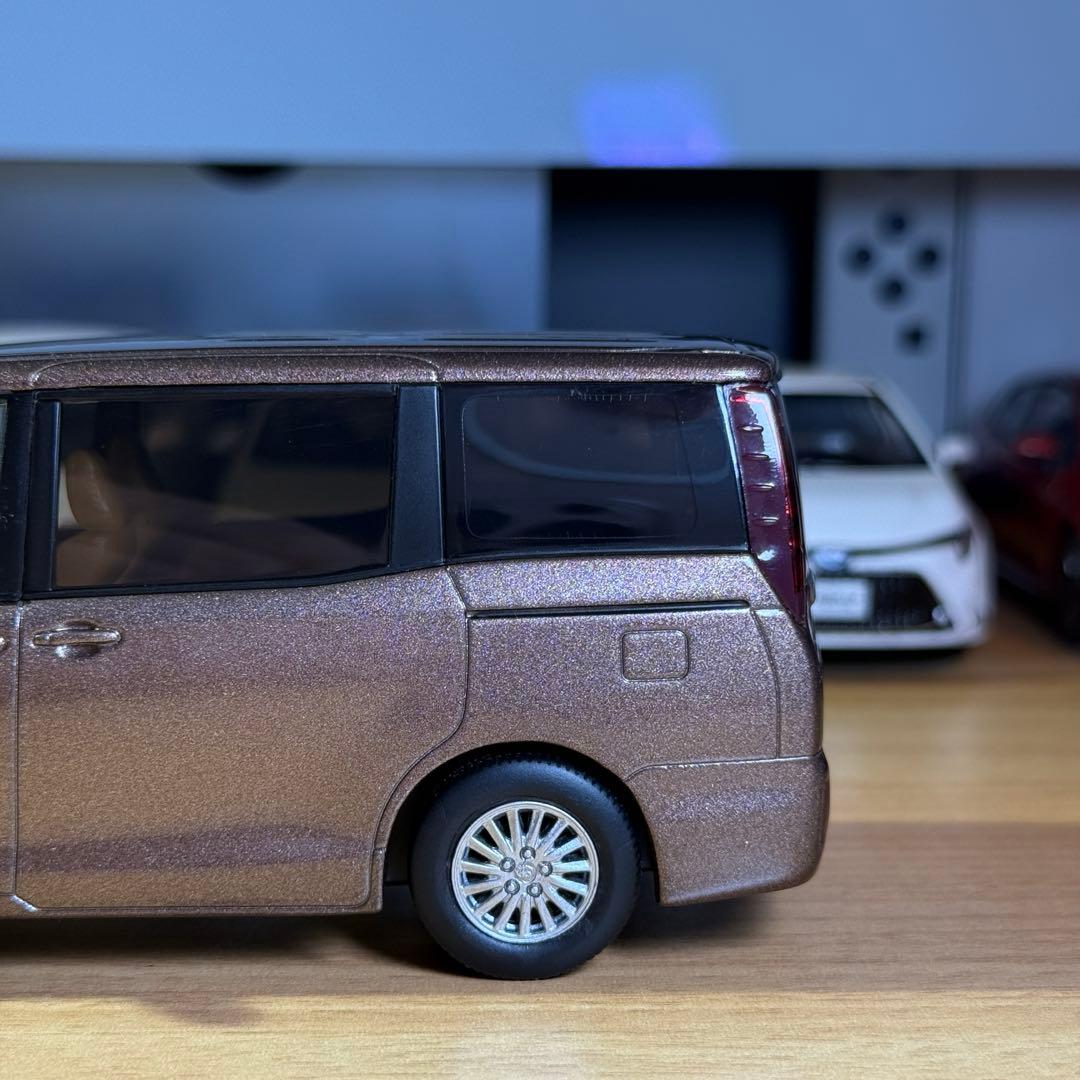 非売品】トヨタ ノア カラーサンプルミニカー 1/30 極美品 カローラ店
