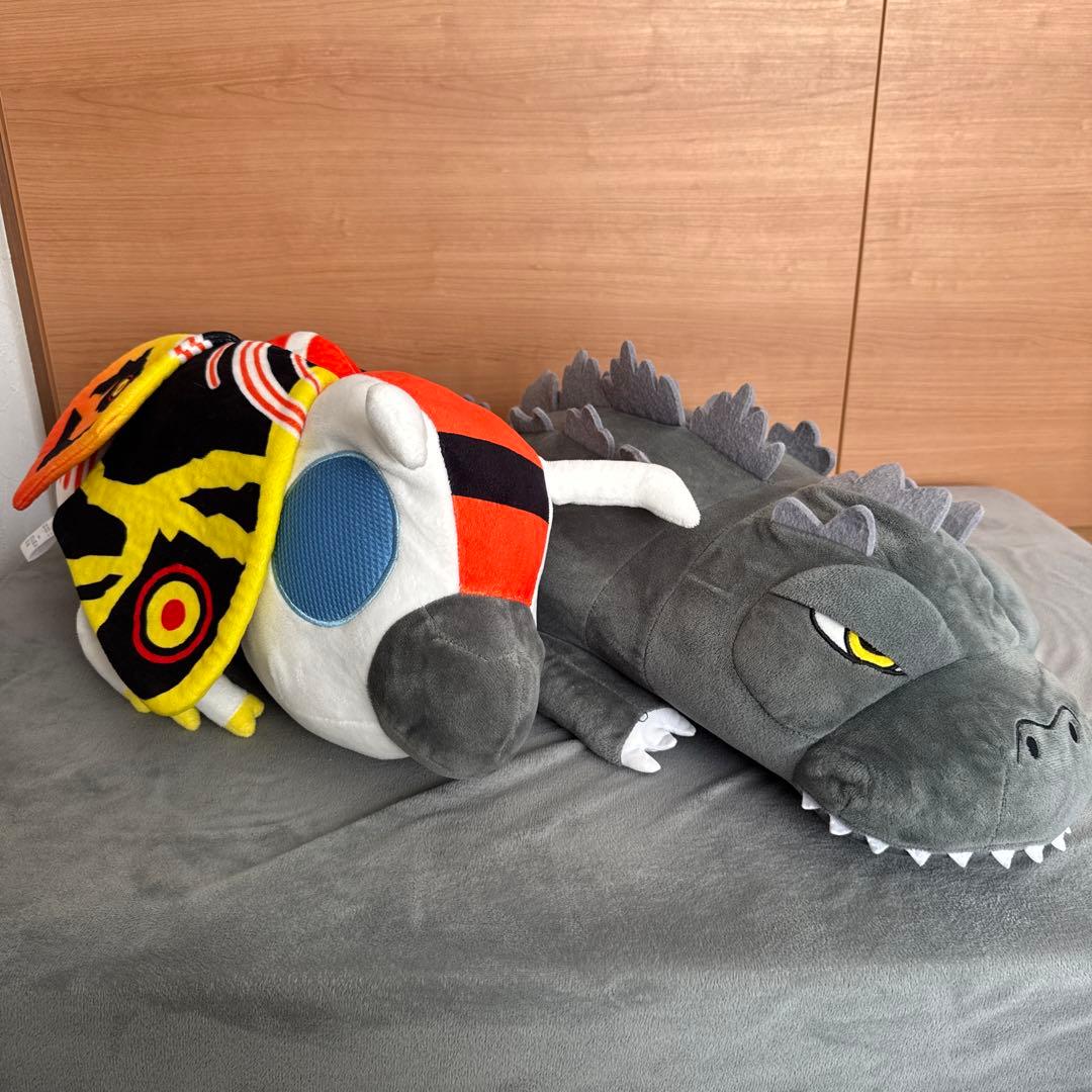 ゴジラ モスラ ダイカットクッション しまむら - メルカリ
