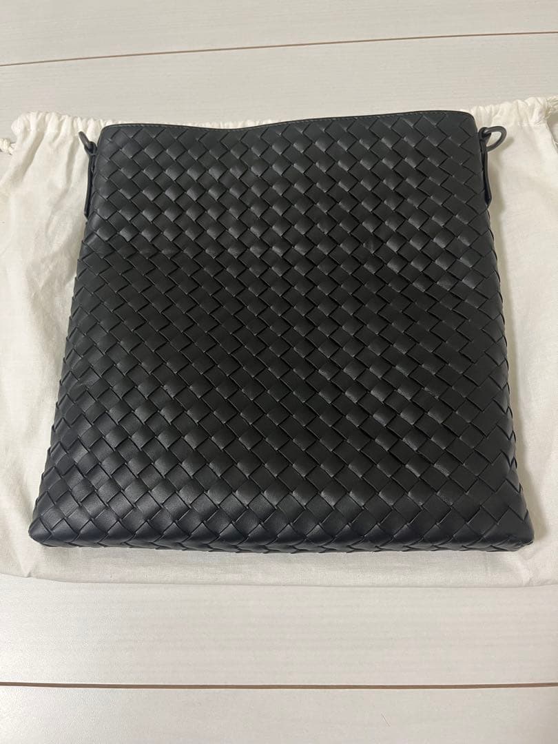 ボッテガヴェネタ編み込みレザーメッセンジャーバッグ