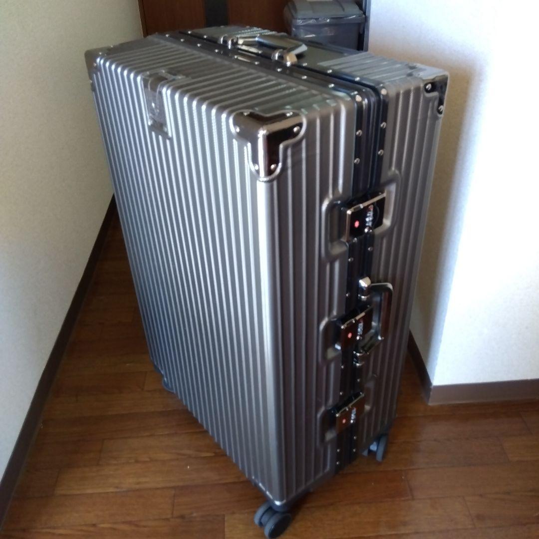 キャリーケース シルバー　トラベル　アルミフレーム　スーツケース