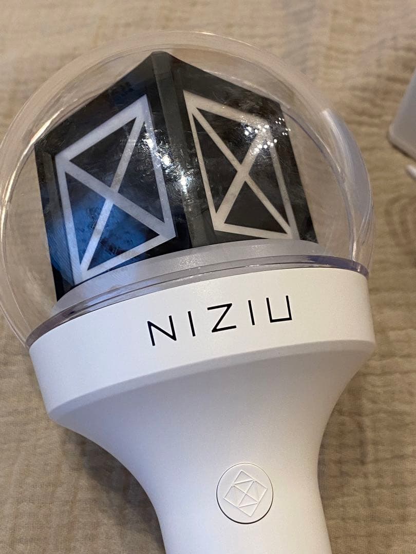 NIZIU ペンライト 充電スタンド付き - メルカリ