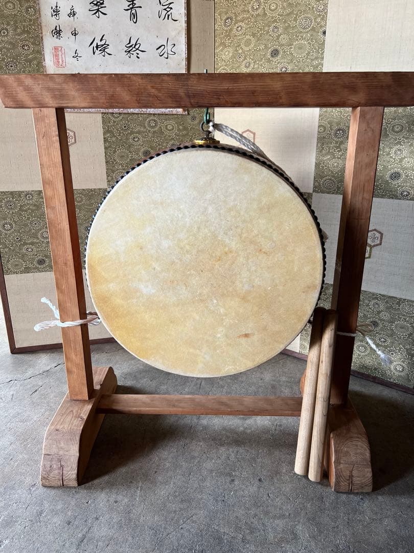 和太鼓　平太鼓　鳥居台付き　約45cm 上鳴保証品　和楽器　打楽器　バチ付き 和太鼓 平太鼓 鳥居台付き 約45cm 上鳴保証品 和楽器 打楽器 バチ付き