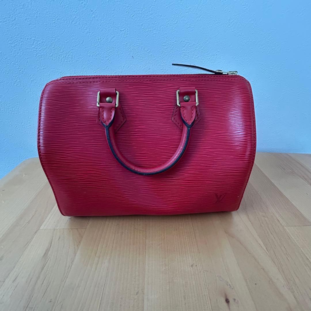 ルイヴィトン バッグ エピ レッド ルイ·ヴィトン】鮮やかなレッドのカラーが目を引く、メンズ·レザー