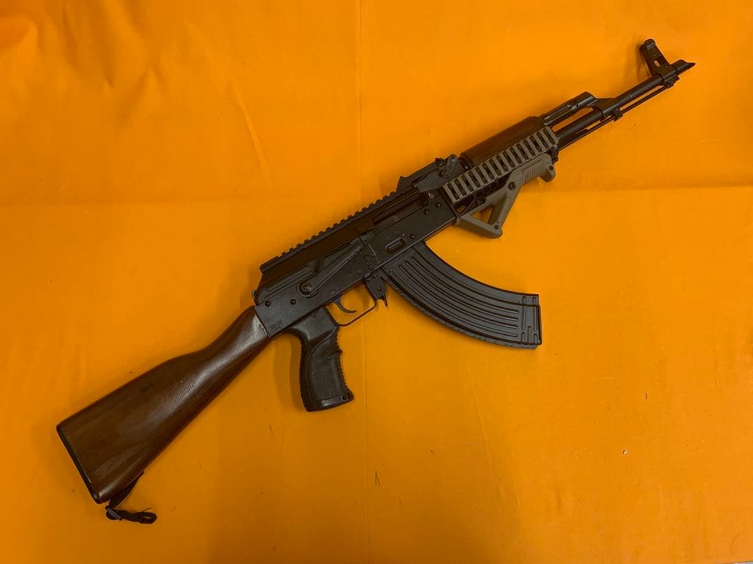 東京マルイ AKM ガスブロ木製ストック ハンドガード 付き　予備マガジン2本