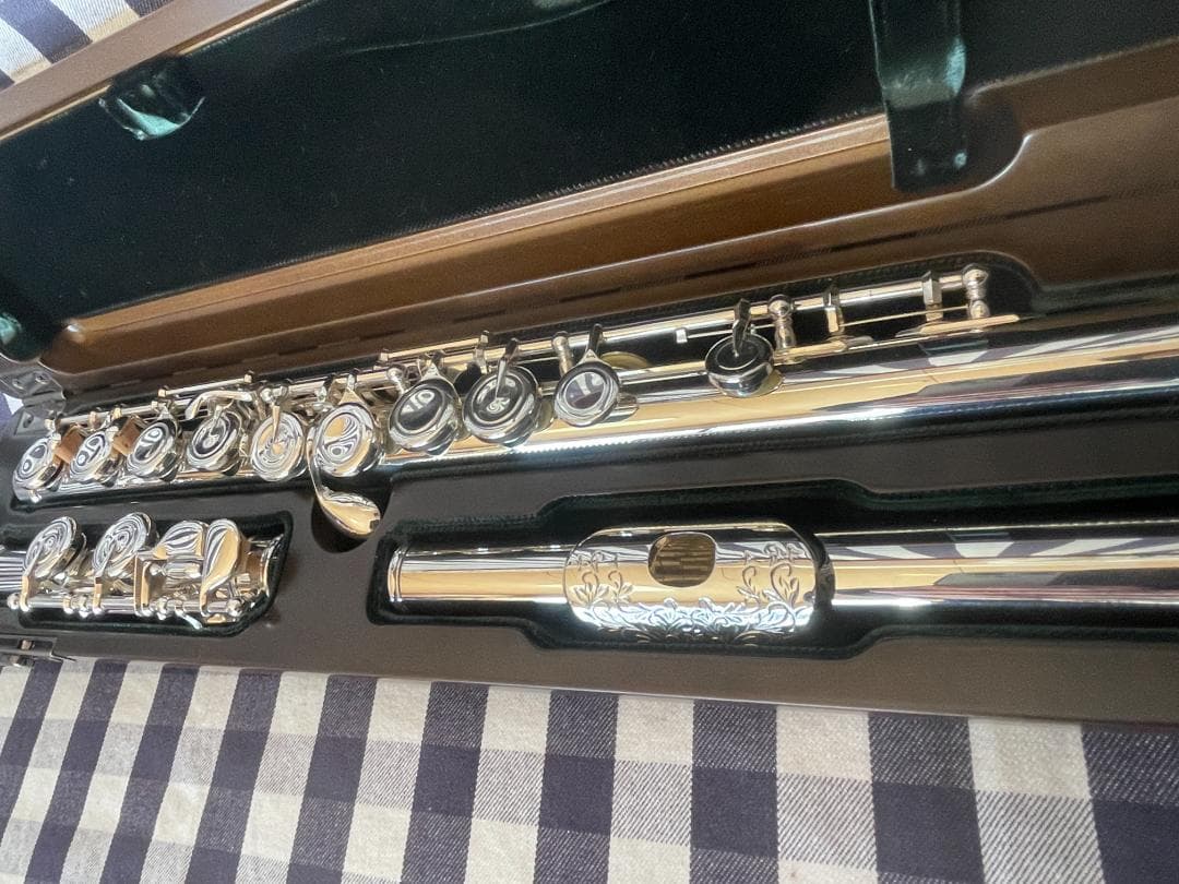 パールフルート Dolce Primo 頭部管Ag970彫刻入り 美品！ 入荷】彫刻の入った豪華な限定仕様 Pearl Dolce Primo(ドルチェプリモ